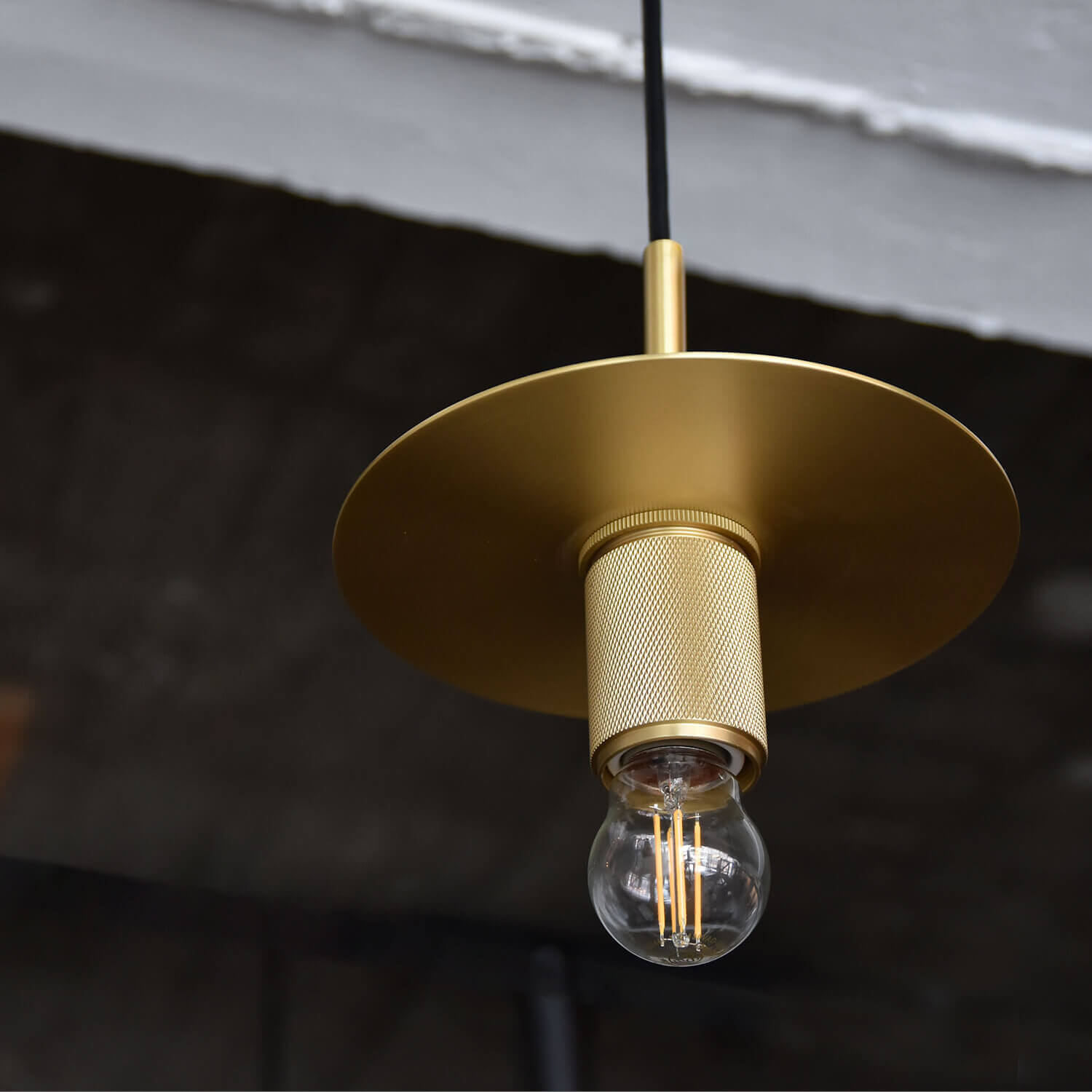 真鍮メッシュパーツがエレガントな印象 - グランツペンダントライト(D