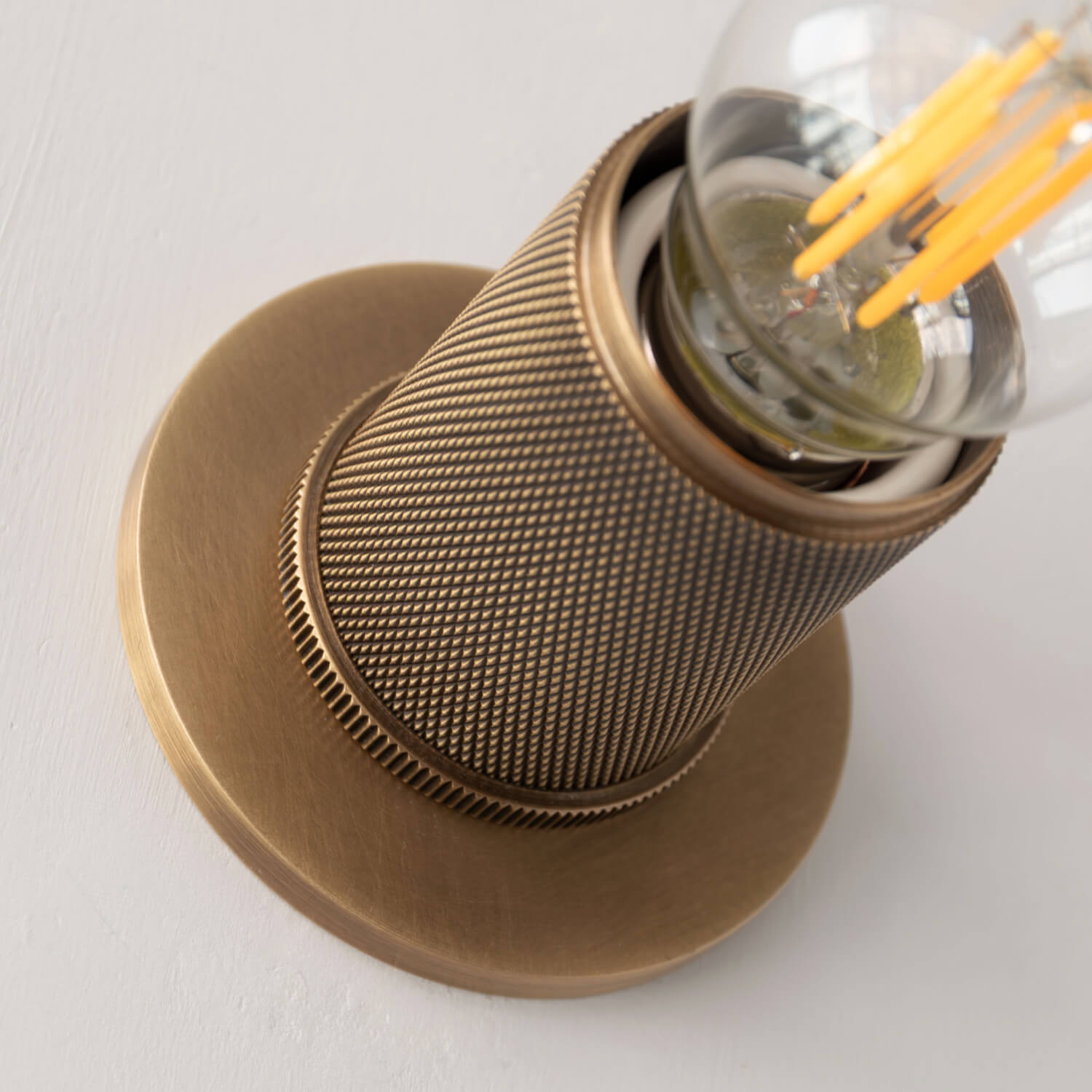 真鍮メッシュパーツがエレガントな印象 - グランツレセップライト