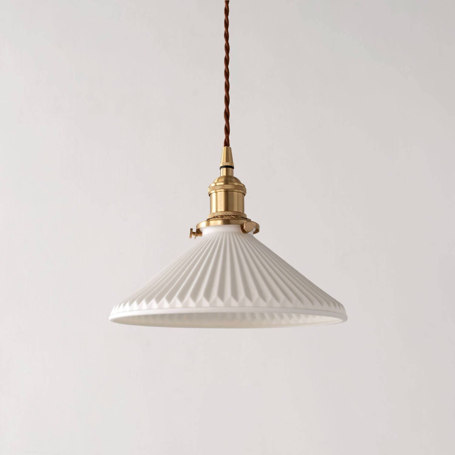 TOWARDS パルラペンダントライト レトロな陶器シェードと真鍮ソケット照明 - パルラペンダントライト