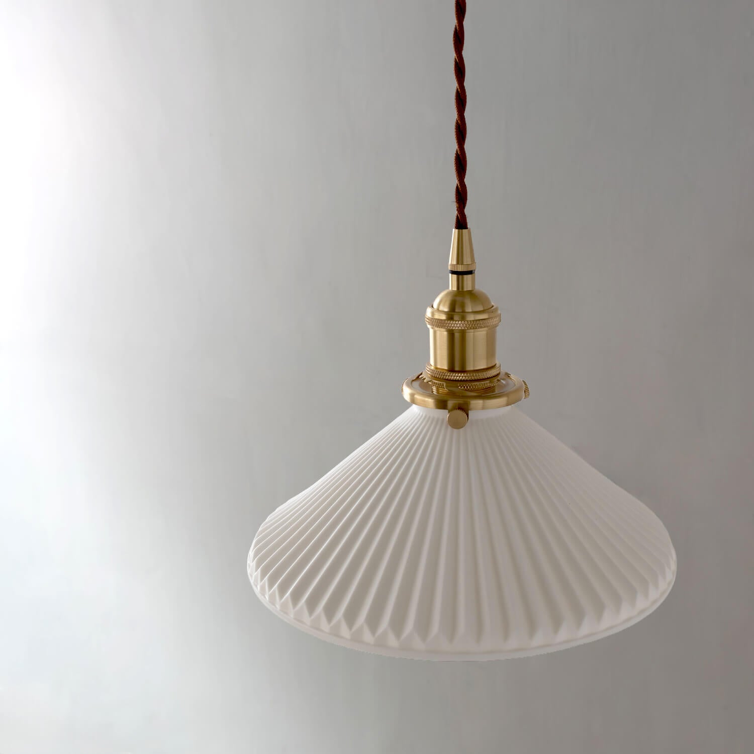 TOWARDS パルラペンダントライト レトロな陶器シェードと真鍮ソケット照明 - パルラペンダント