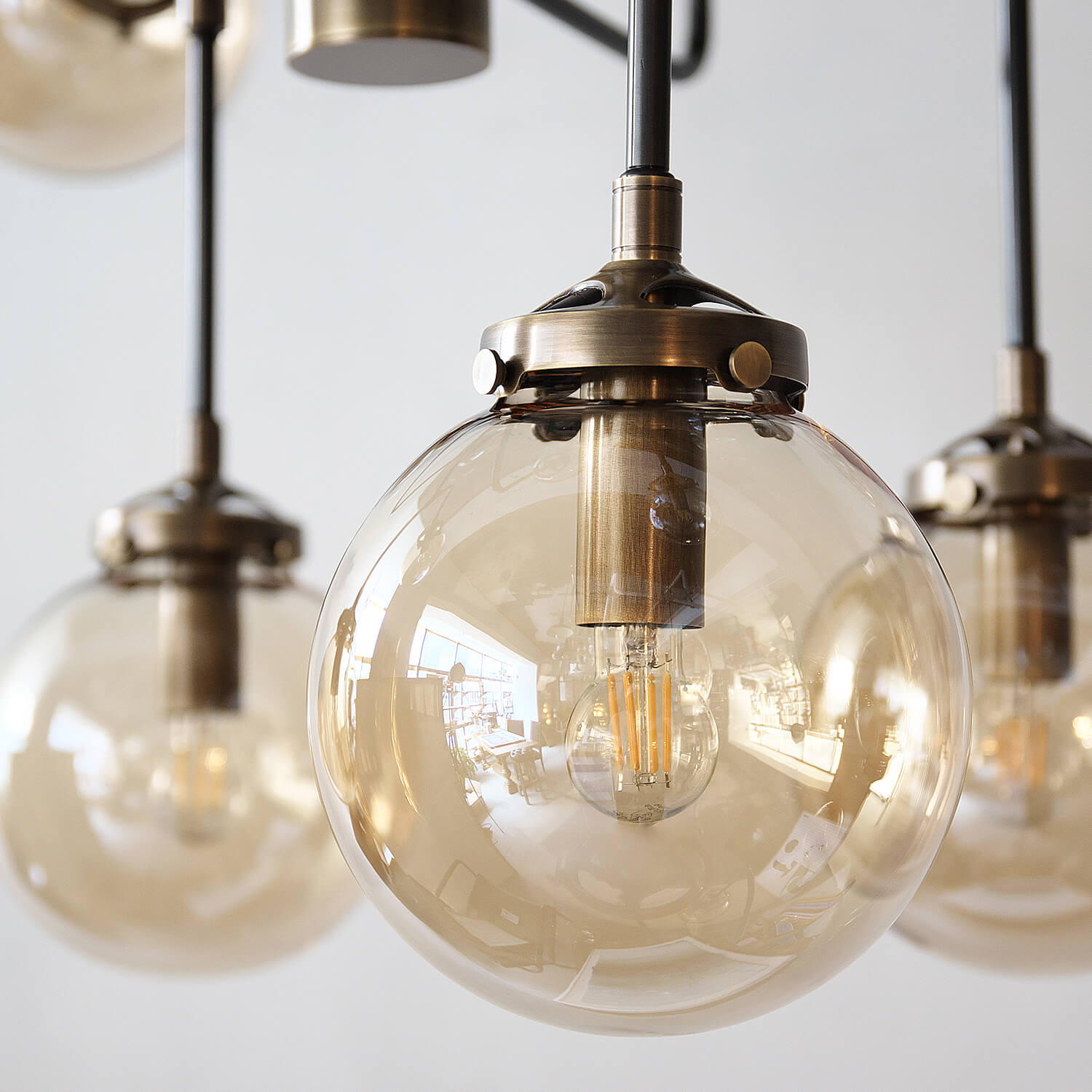 12本のアームがインダストリアルな照明 - ラマルペンダントライト